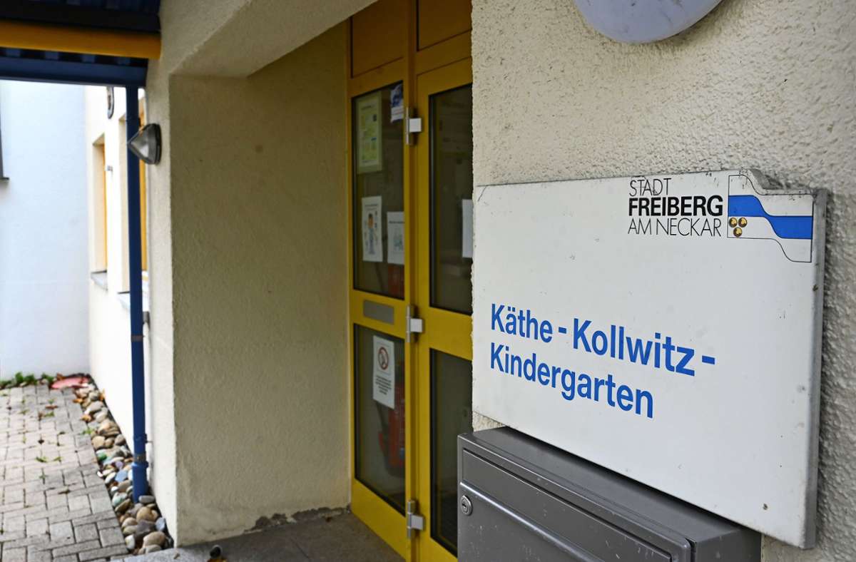 Freiberg am Neckar: Kita-Tür stürzt auf  Bub: schwer verletzt