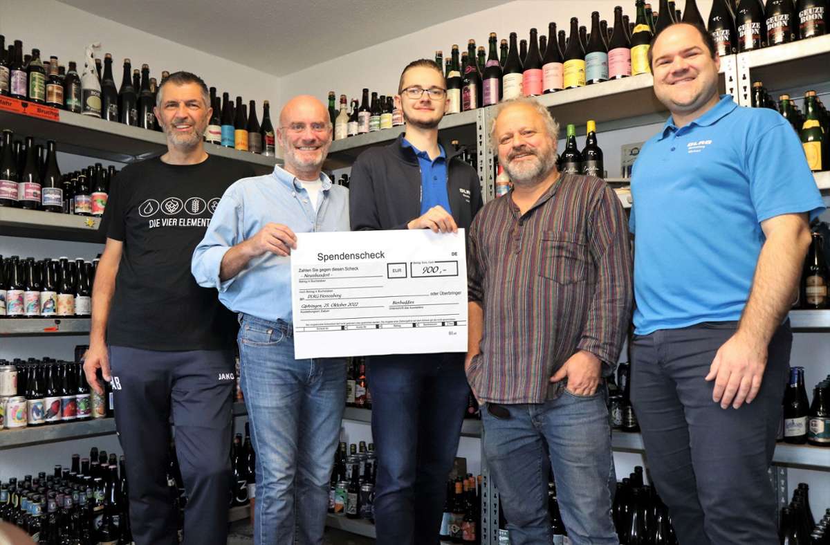 Spende für DLRG Herrenberg: Bier trinken für einen guten Zweck mit den Bierbuddies aus Gärtringen