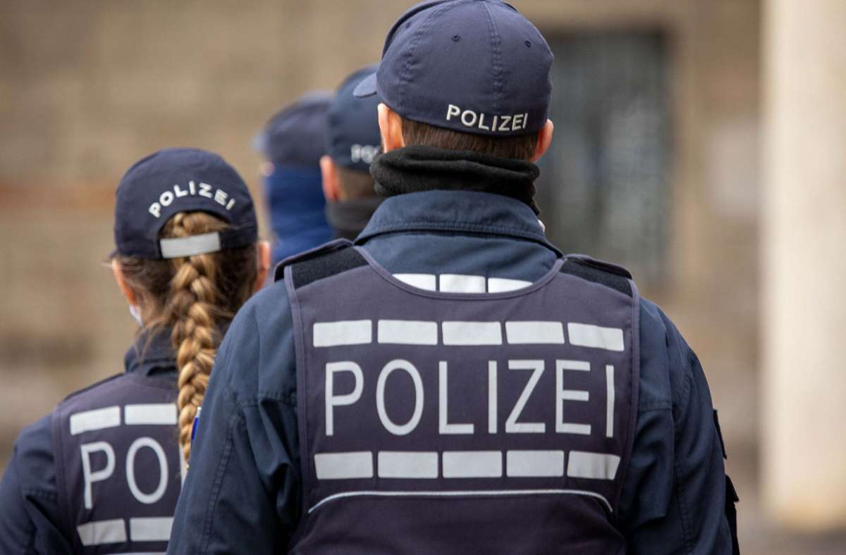 Polizei beschlagnahmt Führerschein: Verwirrter BMW-Fahrer (36) dreht auf Breuninger-Parkplatz seine Runden