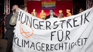 Vier weitere Klimaaktivisten verweigern Nahrungsaufnahme
