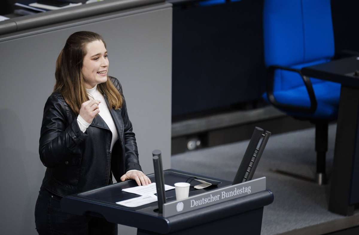 Grüne Emilia Fester im Bundestag: 23-jährige Abgeordnete hält Wutrede für die Impfpflicht