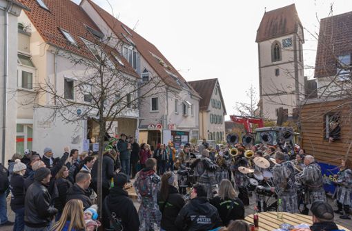 Der Ehninger Marktplatz war am Freitagmorgen fest in närrischer Hand. Foto: Eibner-Pressefoto/Dimi Drofitsch
