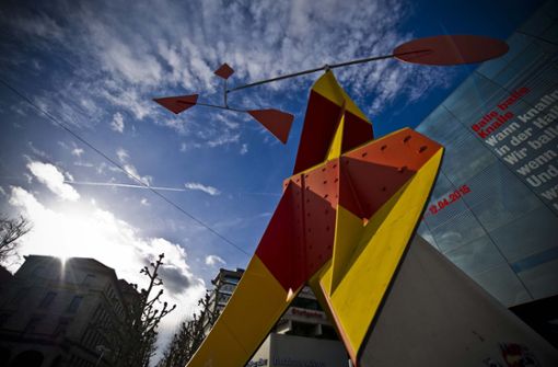 Der beste Platz in der Stadt: Die Calder-Skulptur vor dem Kunstmuseum. Foto: Lichtgut/Max Kovalenko