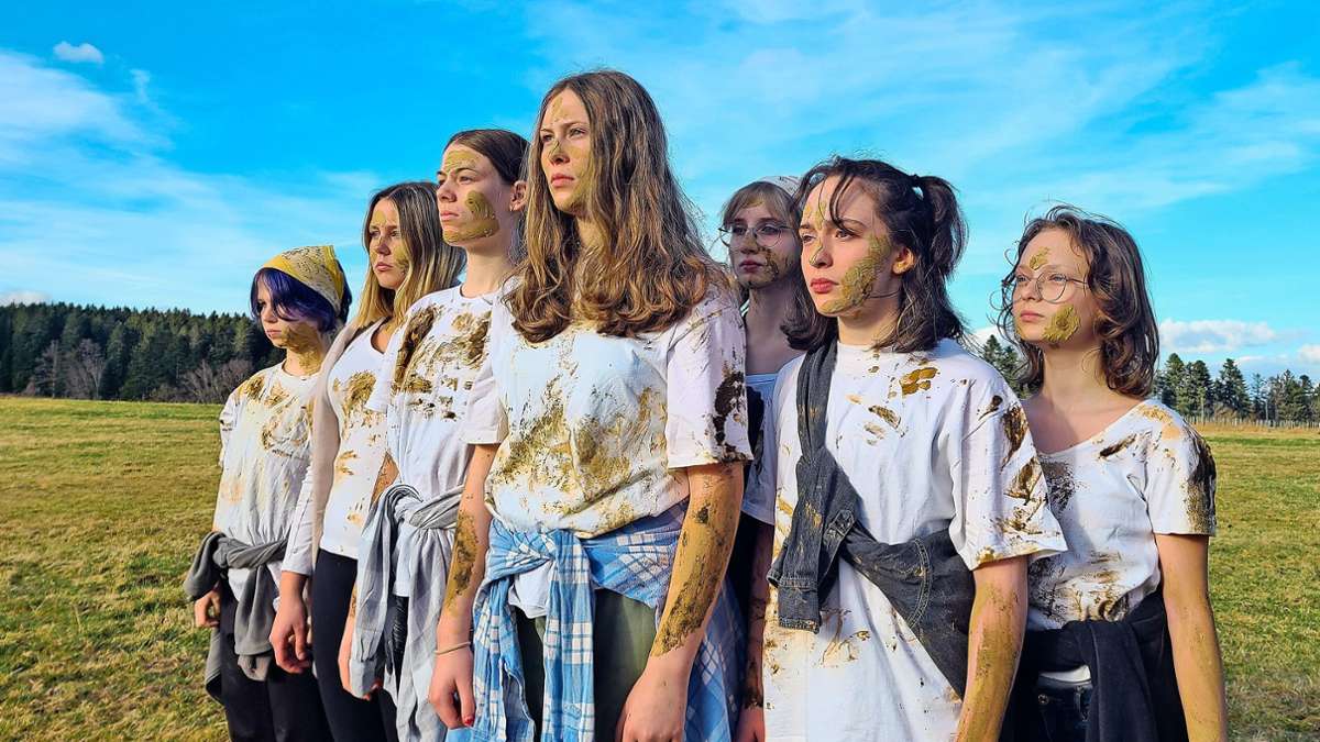 Neues Stück heißt „Mädchenmeute“: Böblinger DAT-Kunstschule probte im Schwarzwald