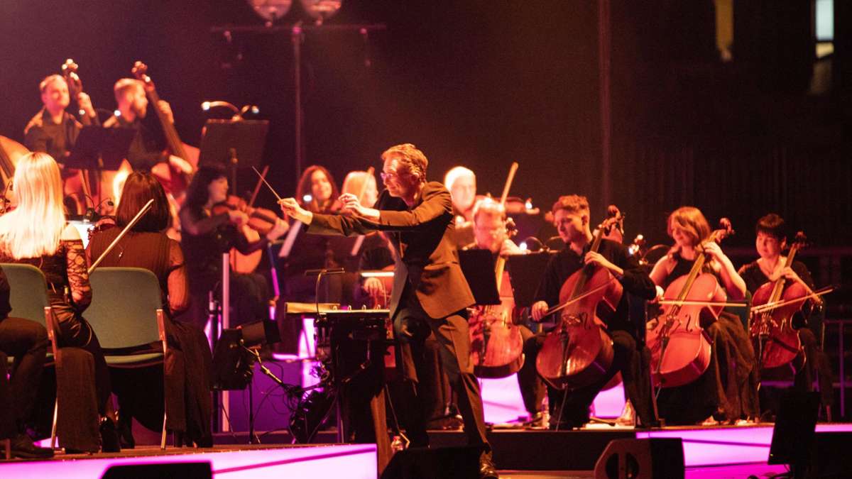 Dirigent Gavin Greenaway war der musikalische Leiter in der Schleyer-Halle in Stuttgart.