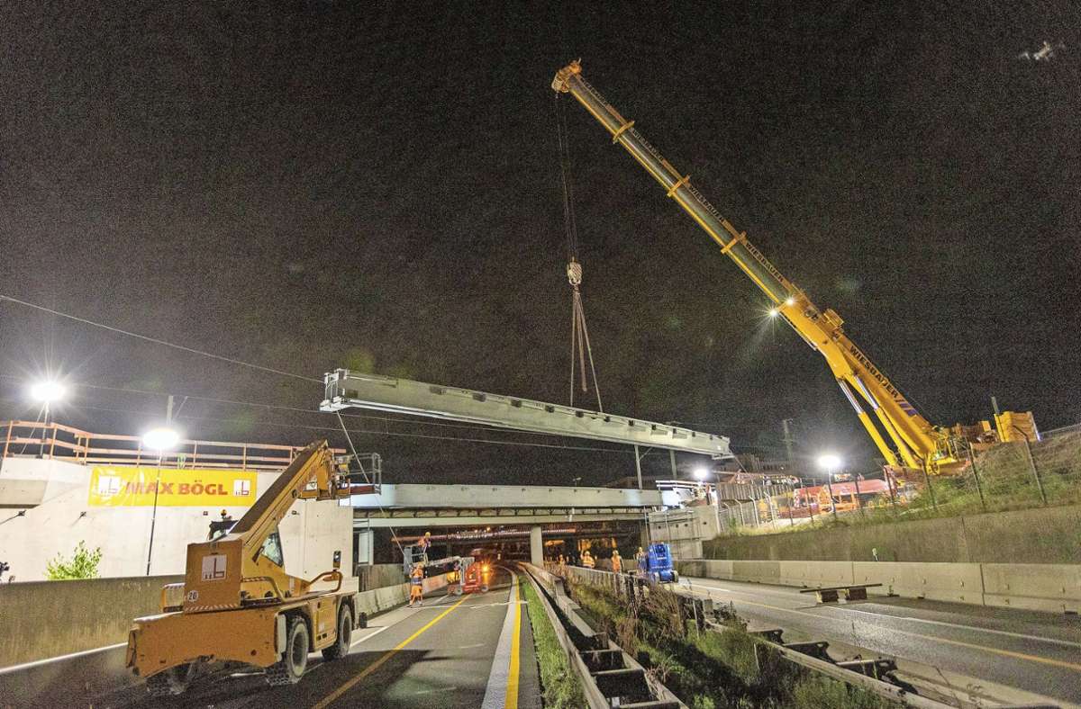 Tonnenschwere S60-Behelfsbrücke: Mit Präzision zur geplanten  Punktlandung