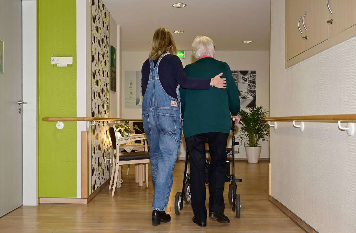 Trotz steigender Infektionszahlen: Pflegeheime lehnen Besuchsverbote ab