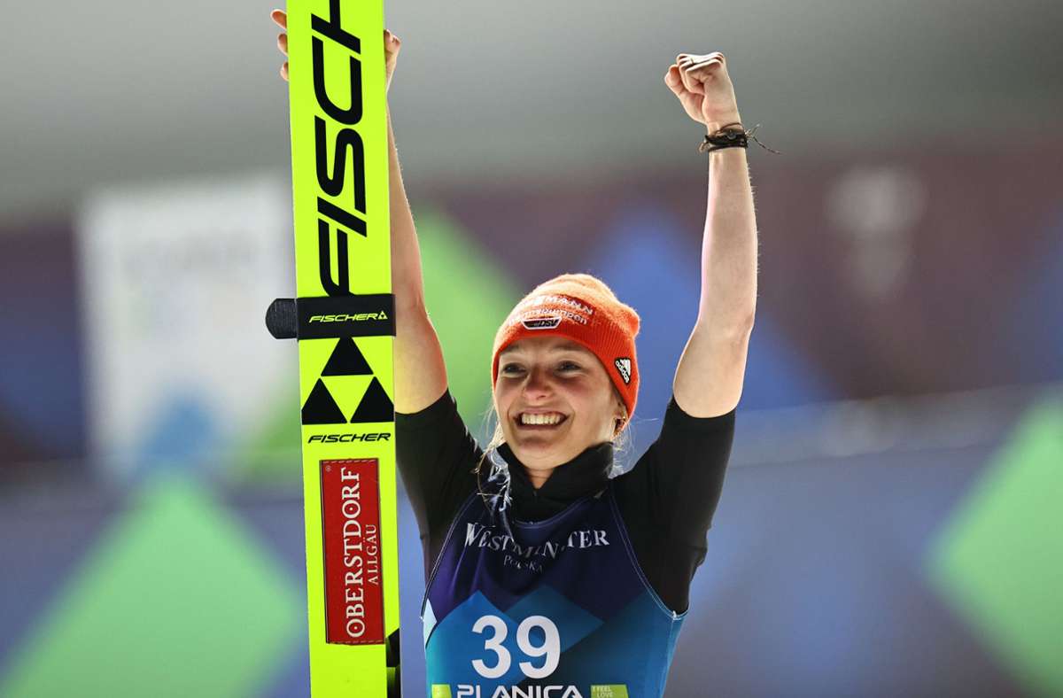 WM in Planica: Skispringerin Katharina Althaus holt Gold