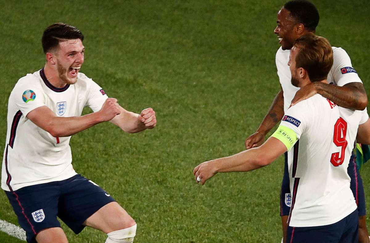 Harry Kane freut sich mit seinen Teamkameraden über den Sieg der Engländer im Viertelfinale der EM.