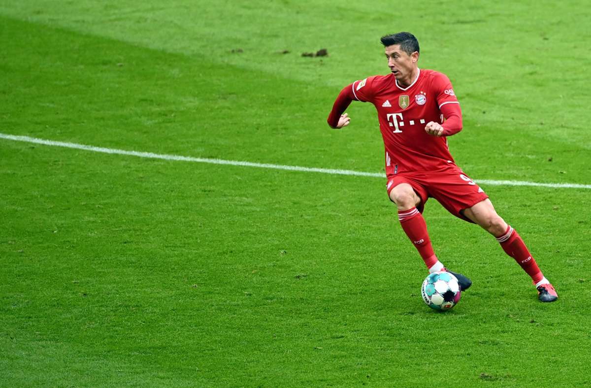 Sorge beim FC Bayern München: Lewandowski verletzt ausgewechselt - Hoeneß telefoniert sofort