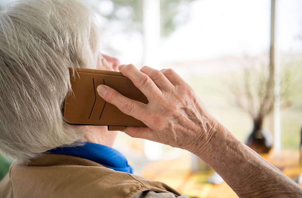 Verbraucherschützer warnen: Ominöser Pflegeservice zockt ältere Menschen am Telefon ab