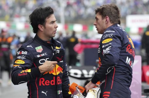 Sergio Perez (links) und Max Verstappen sind immer öfter nicht einer Meinung. Foto: dpa/Eugene Hoshiko