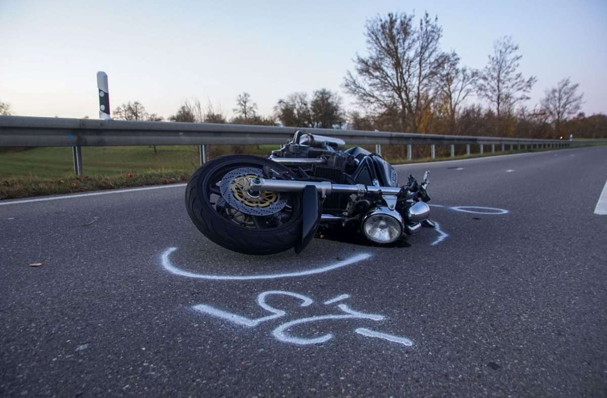 Motorrad-Unfall bei Bondorf: Motorradfahrer lebensgefährlich verletzt