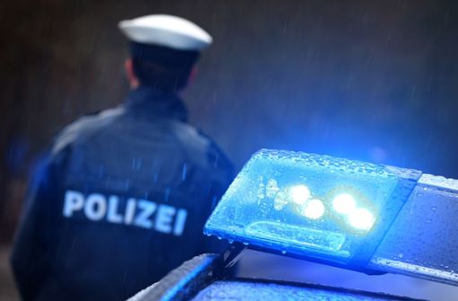 Zwei Männer sind im Kreis Ludwigsburg aufeinander losgegangen. Die Polizei sucht Zeugen. Foto: picture alliance/dpa/Karl-Josef Hildenbrand