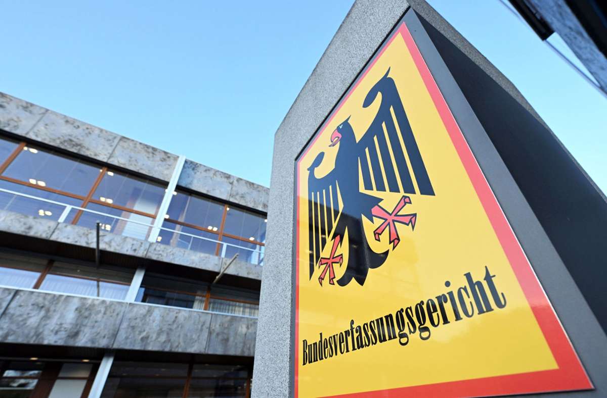 Bundesverfassungsgericht Karlsruhe: Sicherungsverwahrter erfolgreich gegen Fesselung bei Klinikaufenthalt