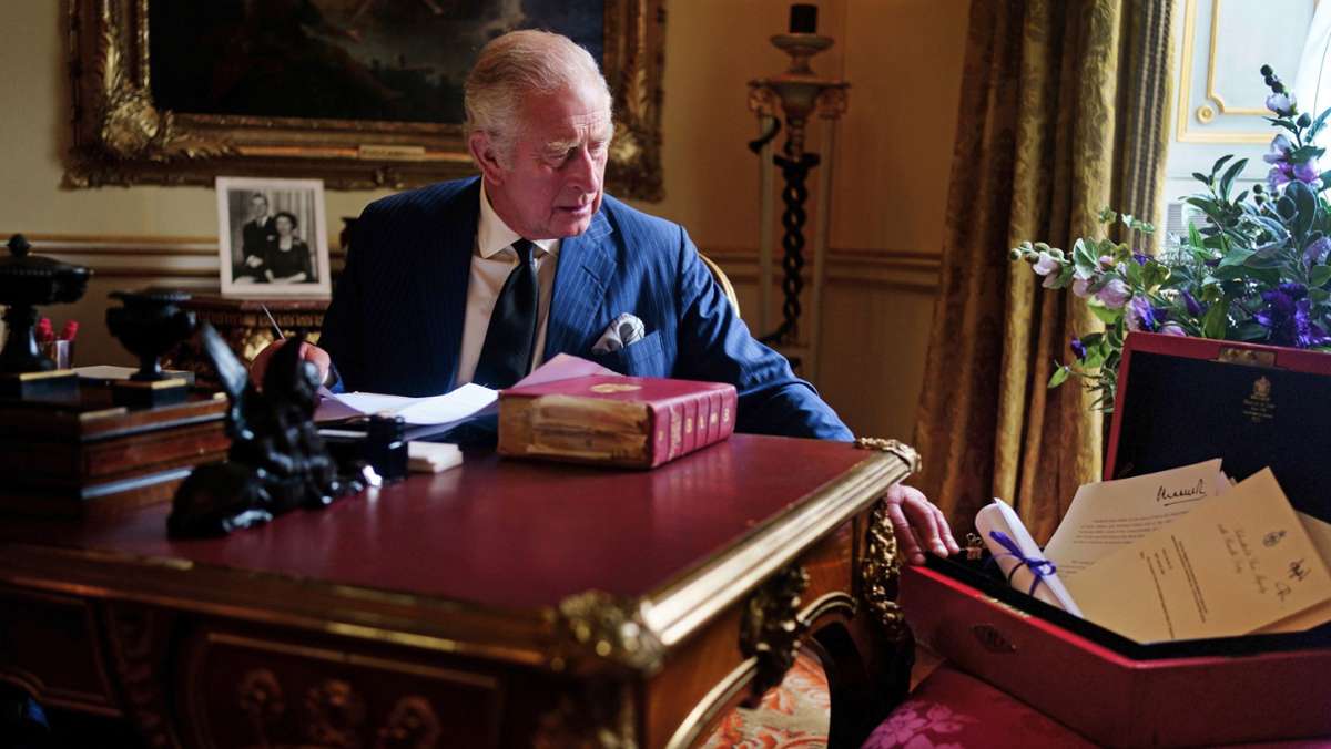 Nach Tod der Queen: König Charles erstmals mit Red Box zu sehen