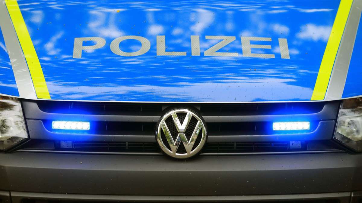 Ingolstadt: Radfahrer fährt unter Drogen und betrunken gegen Polizeiauto