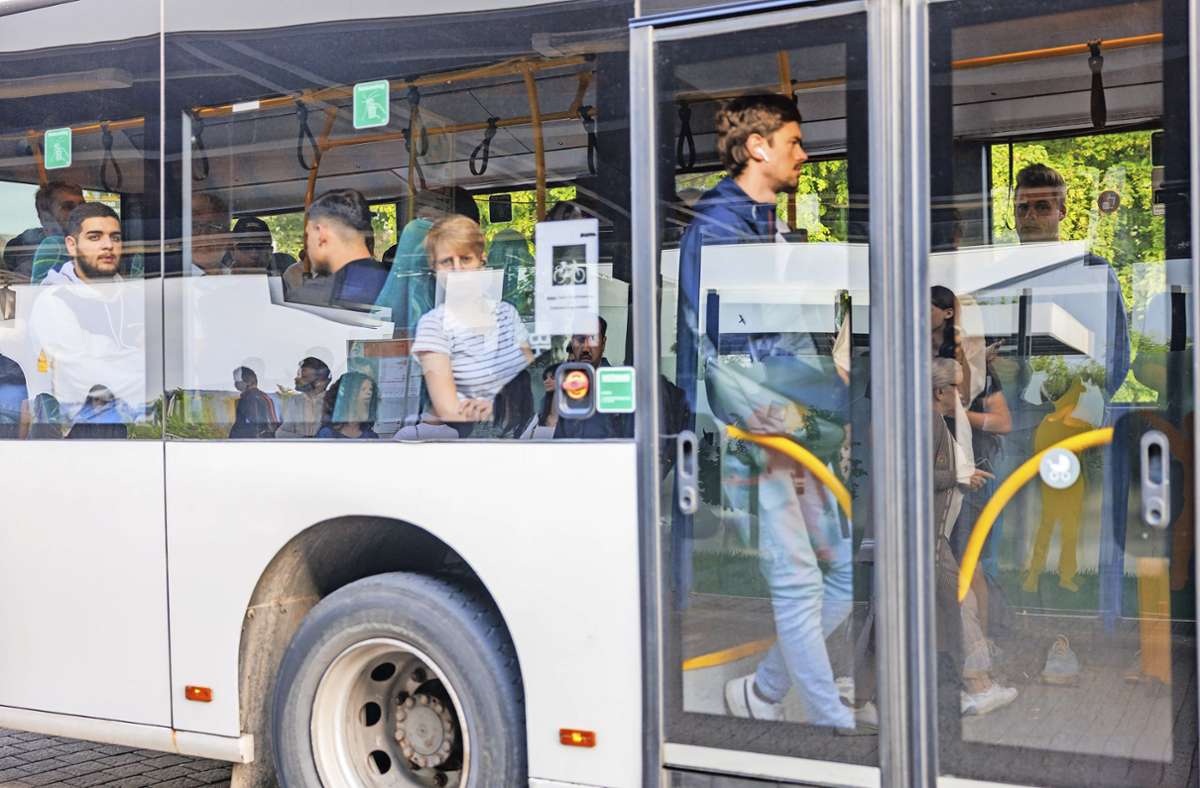 Sperrung der S 1 in Herrenberg: Tausende mit Bus auf der Ersatztour