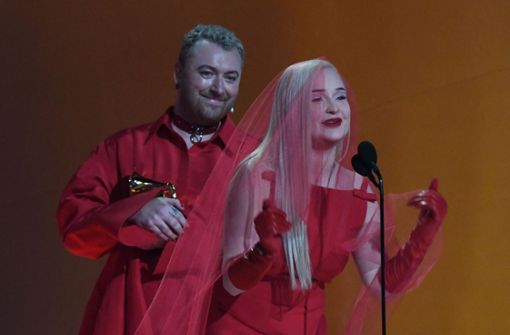 Kim Petras mit Sam Smith bei der Grammy-Gala Foto: AFP/VALERIE MACON