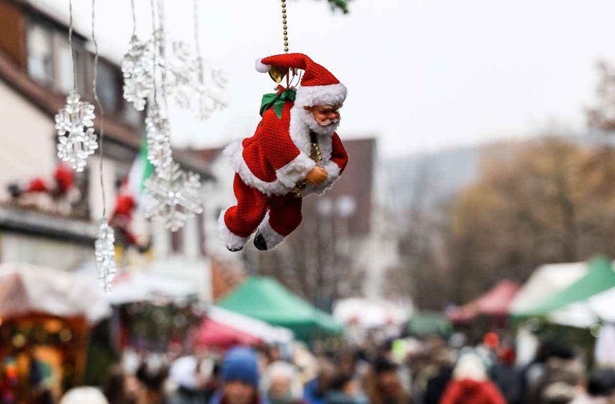 Fliegender Weihnachtsmann in Aidlingen