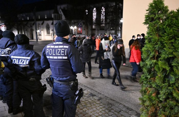 Baden-Württemberg: Zehntausende bei Protesten gegen Corona-Maßnahmen