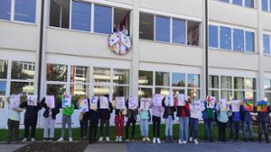 Schüler setzen  Zeichen für den Frieden