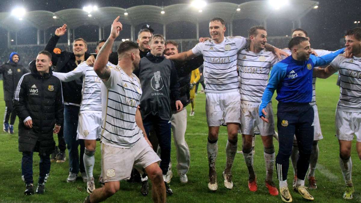 Der 1. FC Saarbrücken hat Borussia Mönchengladbach  im DFB-Pokal ausgeschaltet und ist sensationell ins Halbfinale eingezogen.