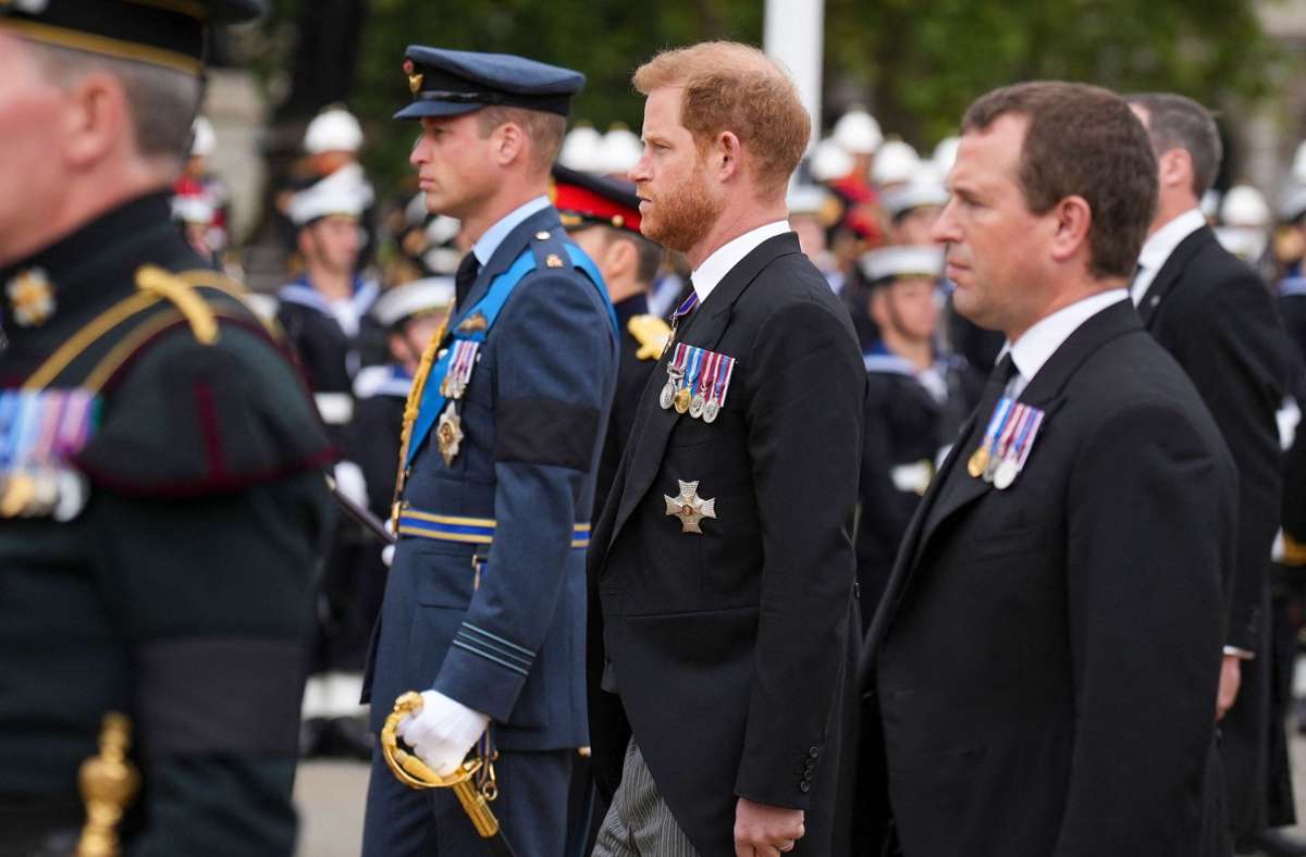 2022: William und Harry folgen dem Sarg ihrer verstorbenen Großmutter, Queen Elizabeth II.