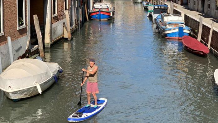 Harald Kümmel ist durch die Kanäle in Venedig gepaddelt