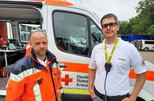 Der Leitende Notarzt Severin Neher (links) mit dem  Einsatzleiter des Rettungsdiensts, Heiko Lebherz, bei ihrem Einsatz in Ahrweiler Foto: Reiner Ruf
