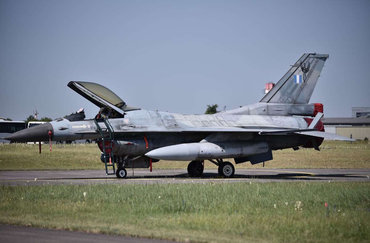 Die griechische Luftwaffe fliegt derzeit mit drei F-16-Kampfjets über der Region.