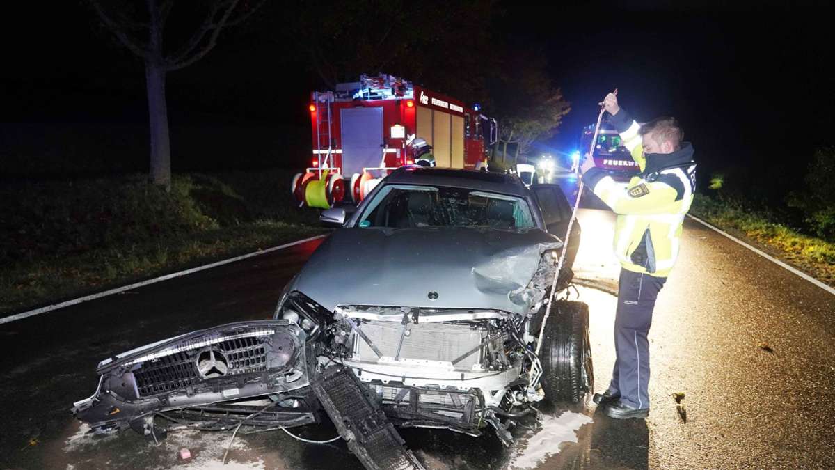 Tödliche Kollision auf B295 bei Renningen: Aus Auto geschleudert – Fahrer stirbt, mehrere Schwerverletzte