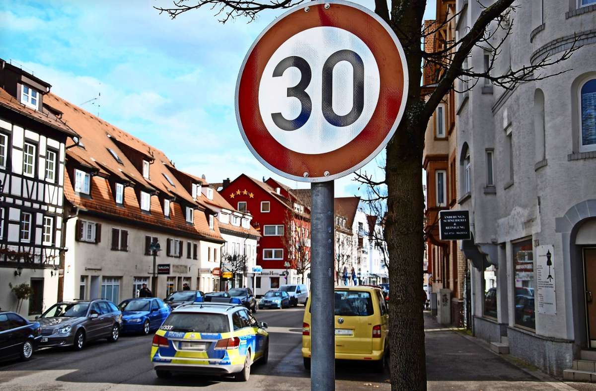 Hunderte Städte fordern Umsetzung: Stuttgart erläutert Tempo-Versuch in großer Runde