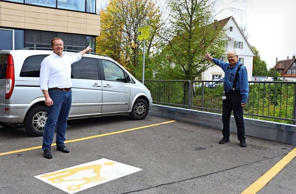 Das Böblinger  Landratsamt als Vorreiter: Erster Parkraum für Gehbehinderte