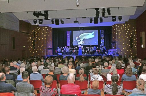 Das Orchester „TonArt“ beim Medley aus Star Trek. Foto: Peter Göller