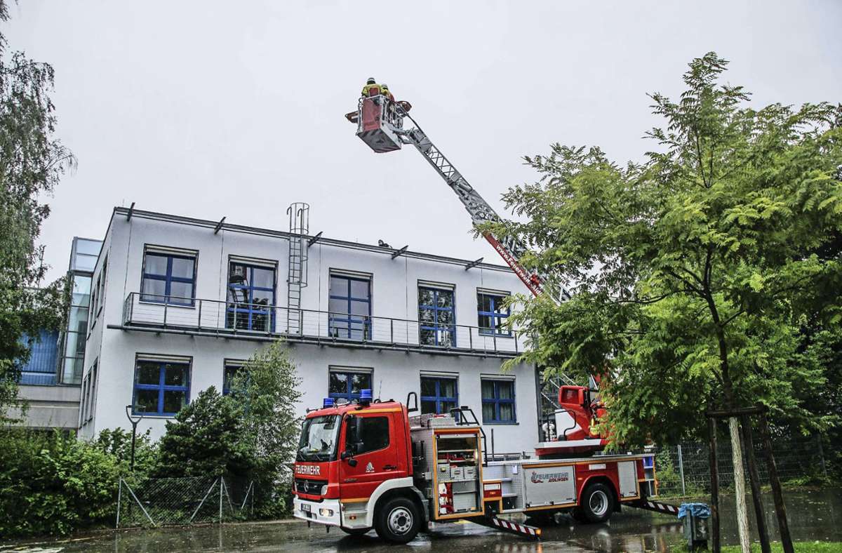 Übung in Gärtringen: Feuerwehr probt Ernstfall an  Schule
