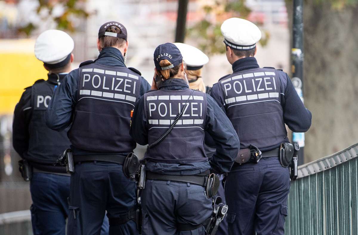 Bei der baden-württembergischen Polizei wachsen mehr Frauen nach, aber noch sind sie unterrepräsentiert. Foto: dpa/Sebastian Gollnow