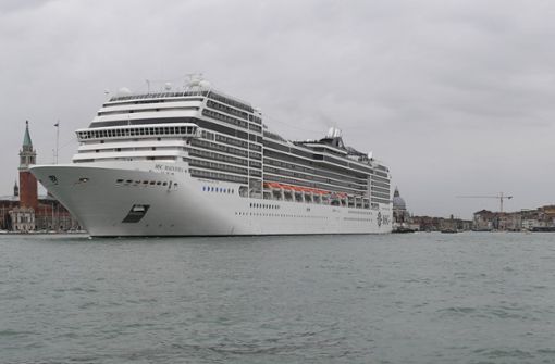 Ein Kreuzfahrtschiff vor Venedig. Foto: dpa/Felix Hörhager