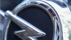 Auto stand auf dem  Hof eines Sindelfinger  Autohändlers: Unbekannte stehlen Opel Vivaro