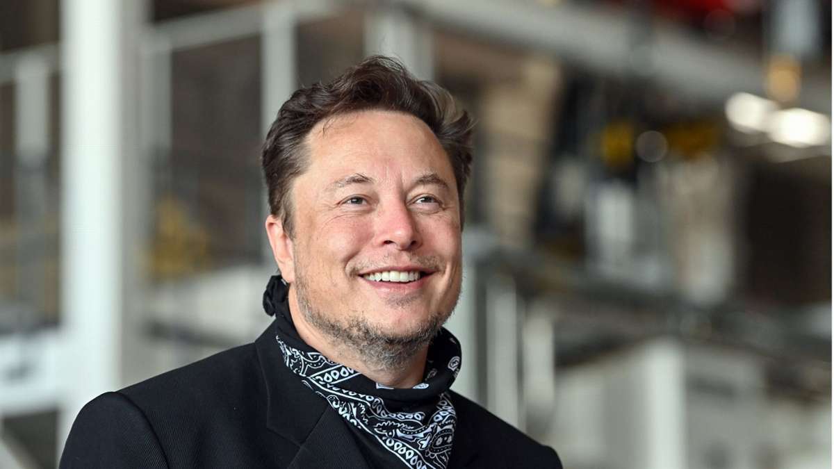 Elon Musk in Berlin: Bericht: Tesla-Chef Elon Musk besucht Fabrik nach Anschlag