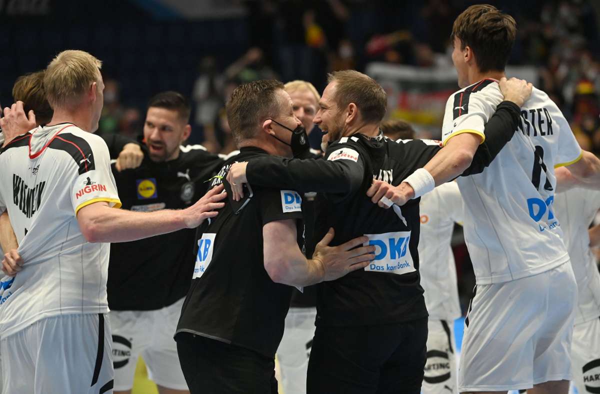 Sieg gegen Polen bei EM: Dezimierte Handballer trotzen Corona-Ausbruch