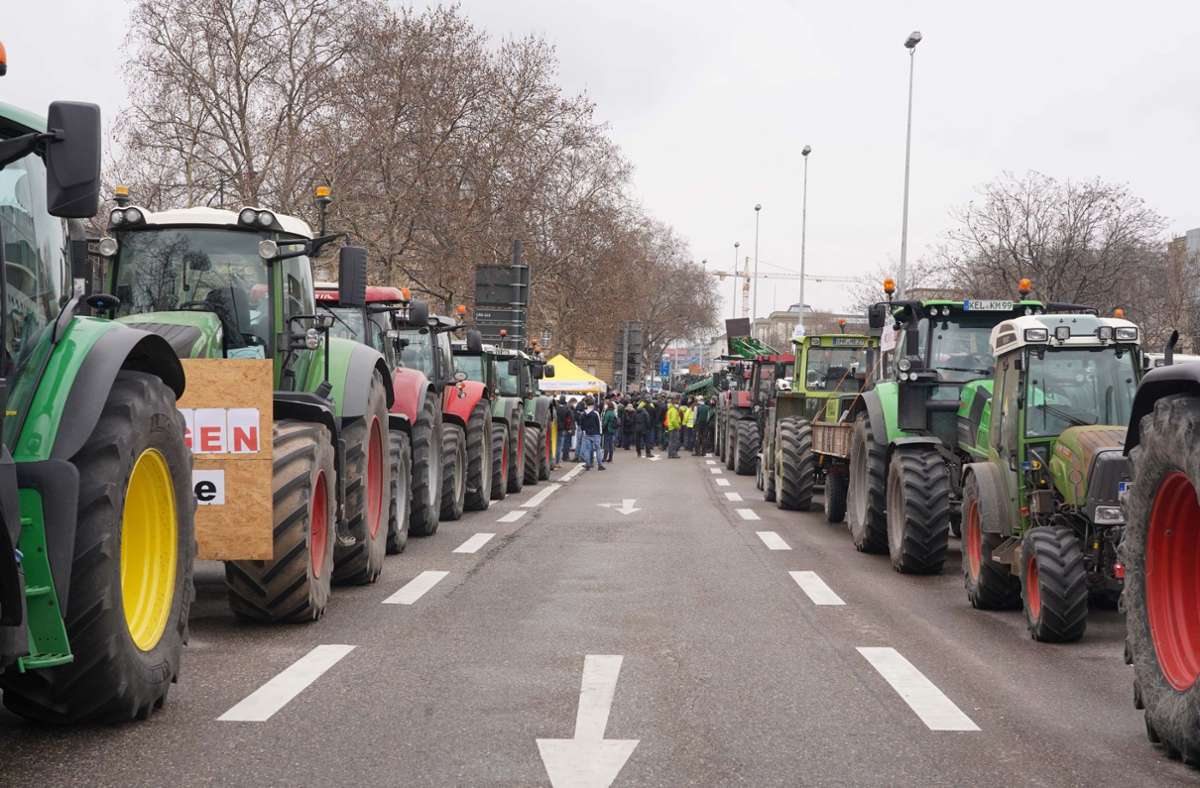 Unzählige Bauern fuhren mit ihren Traktoren in die Stuttgarter City.