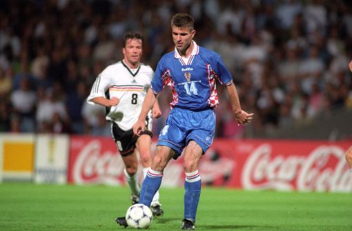 VfB-Profi Zvonimir Soldo (rechts) besiegt im Viertelfinale der WM 1998 Deutschland mit  Lothar Matthäus (links). In unserer Bildergalerie blicken wir auf die weiteren Stuttgarter Spieler in der Runde der letzten Acht bei einer Fußball-WM zurück. Foto: Baumann