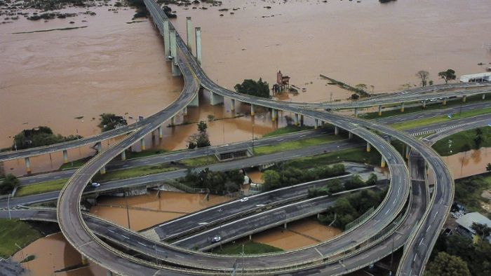 Mehr als 50 Tote bei schweren Überschwemmungen