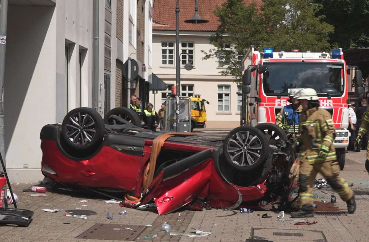 Unglück in Oldenburg: 81-Jährige stürzt mit Auto von Parkdeck und stirbt