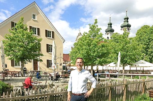 Brauereichef Peter Baader im „Bierhimmel“-Garten von Zwiefalter Klosterbräu. Foto: Ring