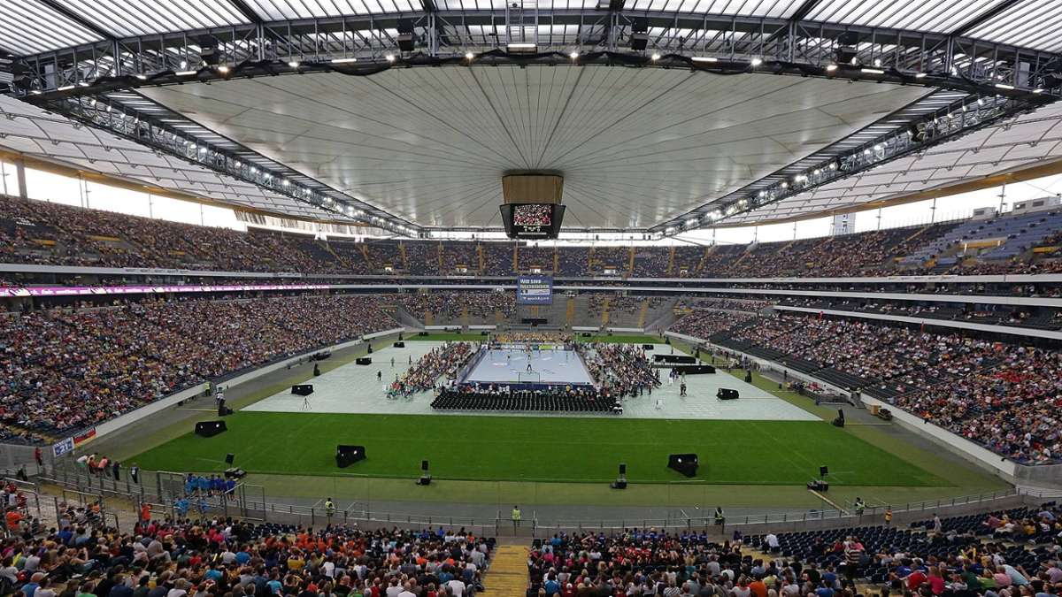 Die bisherige Handball-Rekordmarke liegt bei 44 189 Zuschauern – aufgestellt 2014 in Frankfurt.