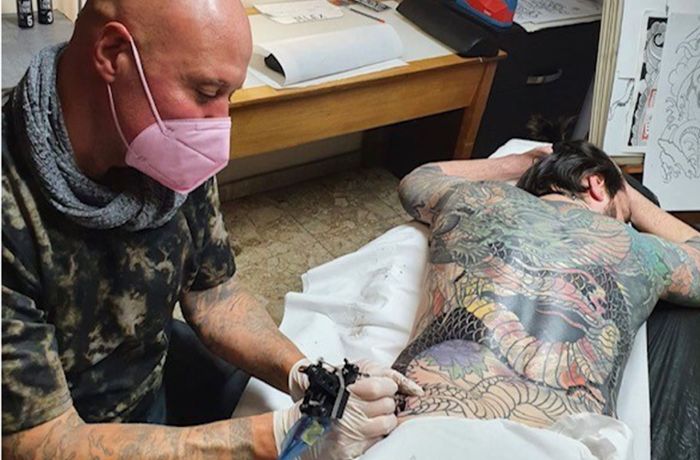 Tätowierer im Kreis Böblingen: Tattoos gibt es vorerst nur noch in Schwarz-Weiß