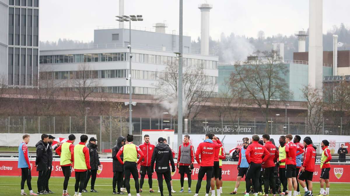 Um 10:30 Uhr startete das öffentliche Training auf dem Clubgelände des VfB.