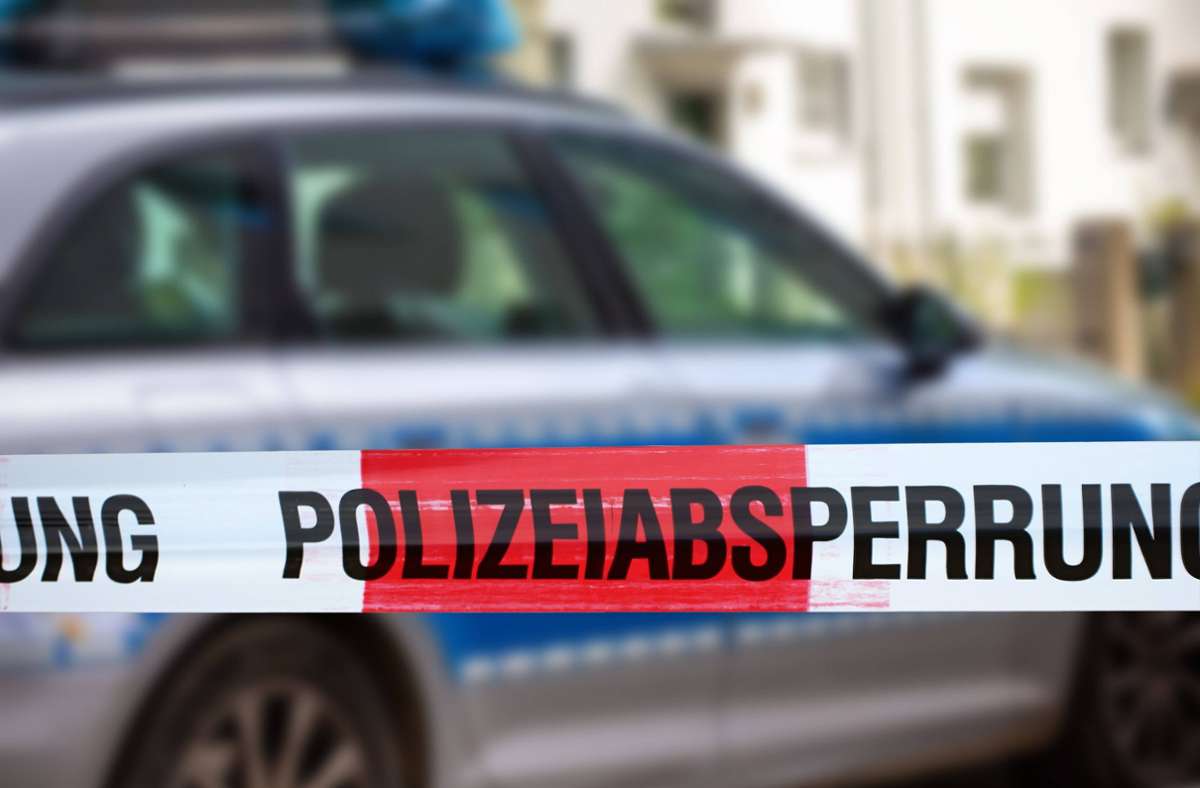 Bei Ehingen: Seniorin stirbt nach Zusammenstoß von Auto und Lastwagen